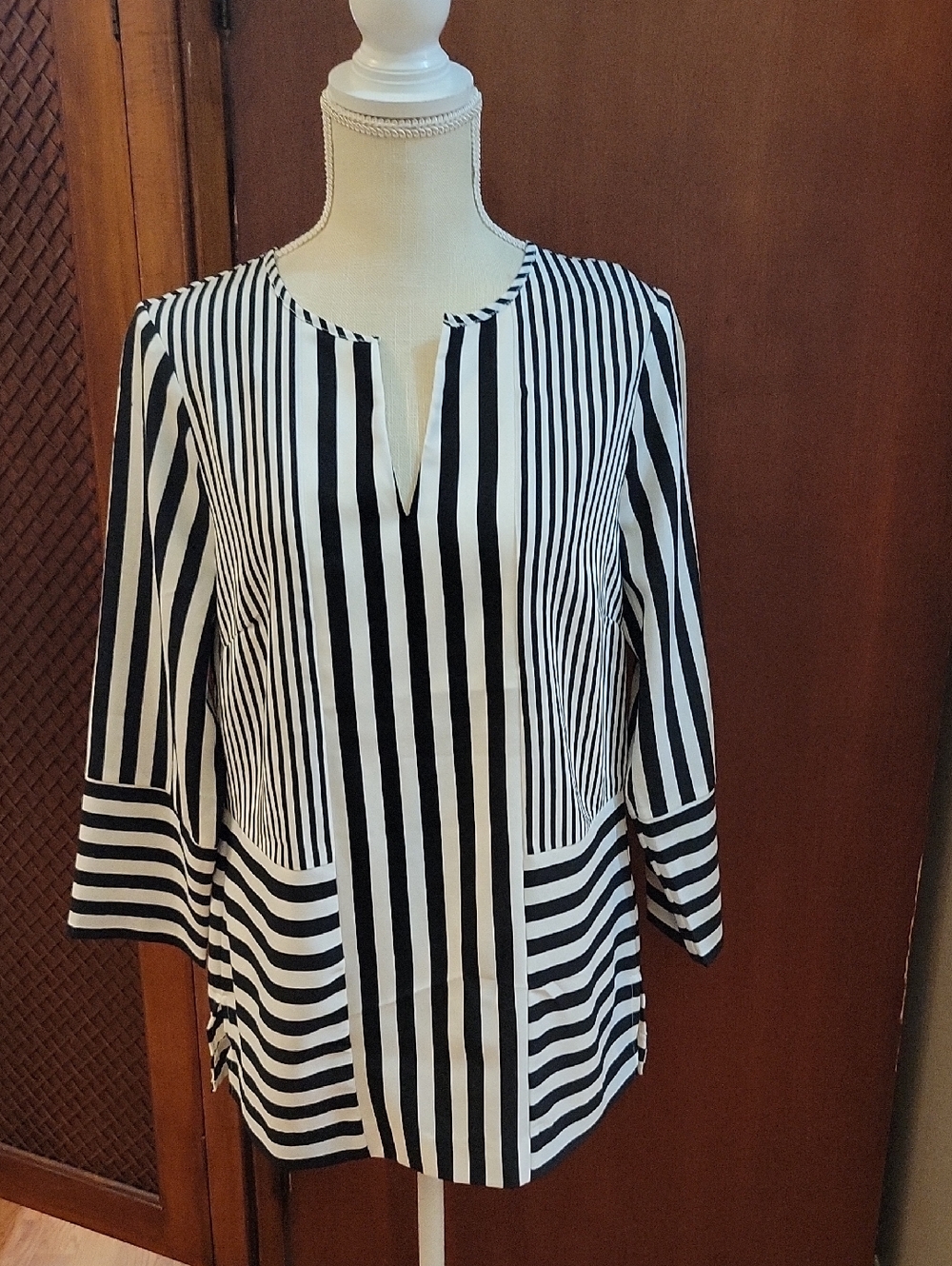 Chicos | Black & White Striped V-neck 3/4 Sleeve Women's Tunic Top - Size US 4/6